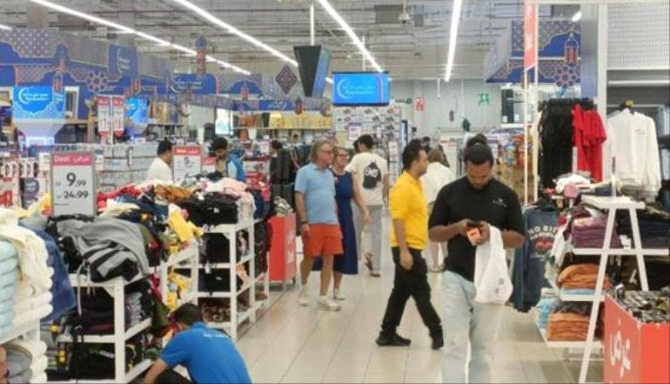 زخم يملأ الأسواق والمراكز التجارية في الإمارات
