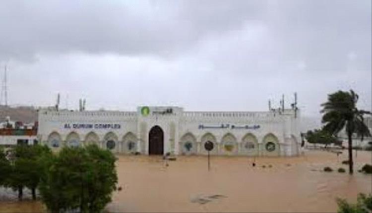 عمان.. السيول تقتل 5 وتغرق المركبات بالأودية