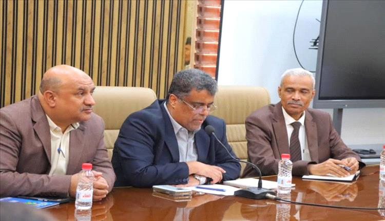 الشاذلي يدير الطوارئ في عدن بعد المنخفض الجوي ويشدّد على سرعة الاستجابة