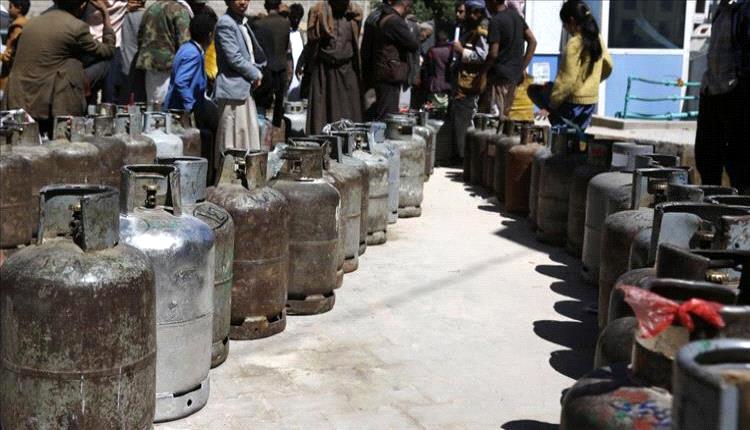 أزمة الغاز في اليمن تتفاقم وسط اتهامات بتهريب واسع وخلل في التوزيع