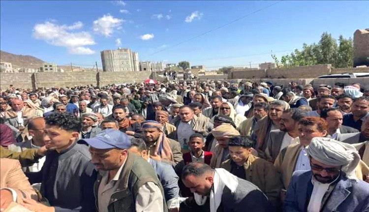 رحيل صوت الرياضة اليمنية.. وداع مؤثر للإعلامي علي العصري في صنعاء