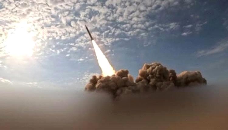 الحوثي يدخل الحرب برسائل محسوبة: تصعيد رمزي ضمن لعبة النفوذ الإقليمي