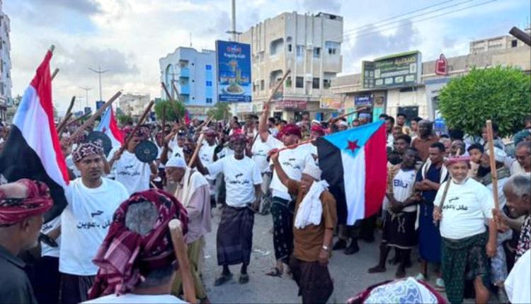 علم الجنوب يتألّق في فعاليات المطلع السنوي لحي عقل باعوين بالشحر