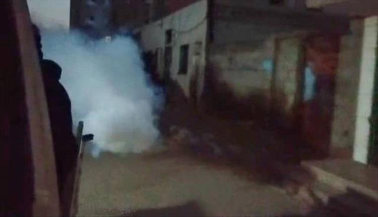 حملة رش ضبابي مكثفة في خور مكسر لمواجهة الحميات بعد الأمطار