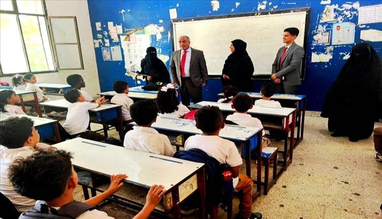 وزير التربية يثمن التزام المعلمين في عدن