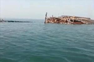 حادث بحري قبالة باب المندب.. انقلاب وغرق زعيمة محملة بمئات الأبقار والأغنام قرب سواحل لحج
