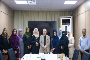 تعزيز دور المرأة في التنمية.. وزير الشؤون الاجتماعية يبحث بعدن شراكة فاعلة مع قيادات المجتمع المدني