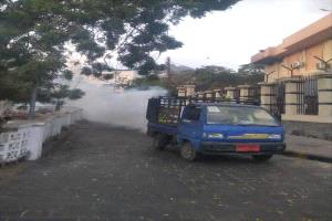 عدن.. حملة رش ضبابي مستمرة لمكافحة البعوض وحماية الصحة العامة"