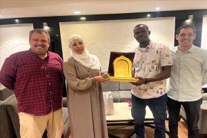عدن تُكرّم خبير برنامج الأغذية العالمي جيفري سيكي قبل انتقاله للسودان