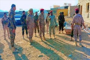 تفقد ميداني يعزز الجاهزية الأمنية لنقاط معسكر الحمراء بالمكلا