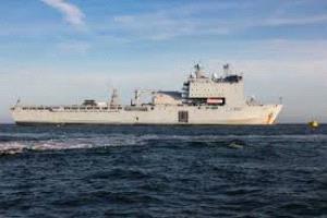 سفينة بريطانية تتزود بالإمدادات في جبل طارق قبل وصولها شرق المتوسط