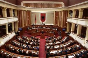 ألبانيا تصنّف الحرس الثوري الإيراني إرهابياً وتقطع علاقاتها مع طهران