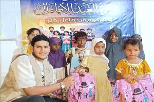 كسوة العيد.. دفء إنساني يعيد البسمة لأطفال عدن