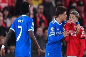 قبل كأس العالم… قوانين جديدة لمعاقبة اللاعبين الذين يغطون أفواههم أثناء المباريات