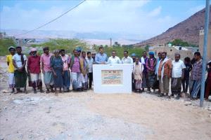 بتمويل كويتي.. وضع حجر الأساس لبئر ارتوازي بالطاقة الشمسية يخدم ألفي نسمة بأرياف المكلا