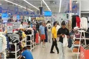 زخم يملأ الأسواق والمراكز التجارية في الإمارات