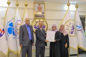 وزير النقل يكرّم موظفات الوزارة في عدن بمناسبة اليوم العالمي للمرأة