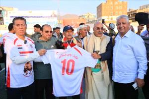 صنعاء تكرّم أسطورة الأهلي يحيى جلاعم