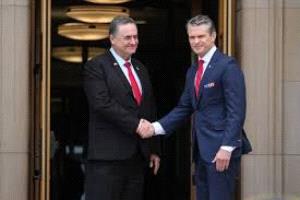 وزارة الدفاع: هيجسيث طلب من إسرائيل الاستمرار حتى النهاية