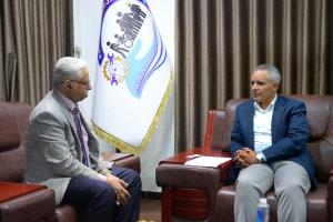 شراكة للتمكين الاقتصادي.. اليافعي يبحث مع بنك الكريمي توسيع برامج التمويل الأصغر