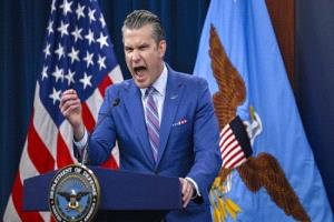 هيغسيث يهدد: البحرية الإيرانية على المحك