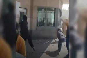 كراتشي تشتعل: قتلى وجرحى في اقتحام القنصلية الأمريكية