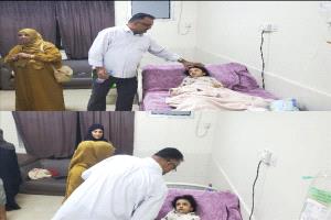 زيارة إنسانية بعد حادثة البلكونة.. مدير عام التواهي يطمئن على طفلة مصابة