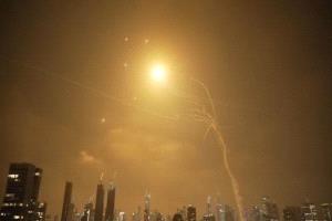 سماع دوي انفجارات ضخمة وسط إسرائيل وتل أبيب