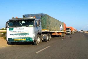 عدن تكرّم المعلمين… دعمٌ اجتماعي لـ17 ألف تربوي بسلال غذائية