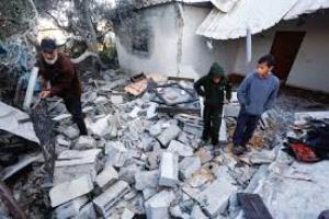 غارة إسرائيلية على غزة تقتل 3 مع تصاعد العنف بالمنطقة