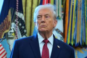 ترامب يرفع حماية النفط عبر هرمز