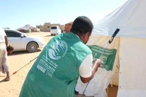 الفرقة الأولى طوارئ توزع خيام وسلال غذائية لمتضرري حريق مخيمات العبر