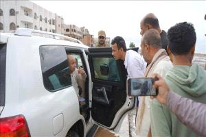 الخنبشي يتفقد المكلا بعد أمطار الخير ويؤكد سرعة معالجة الأضرار