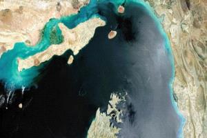 بكين تدعو إلى حماية إمدادات الغاز والملاحة في هرمز