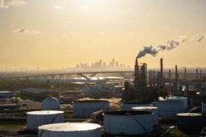 ارتفاع قياسي لأسعار النفط: برنت يتجاوز 103 دولارات