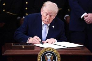 ترامب يؤجل الضربات ضد إيران ويمنح الشرق الأوسط 5 أيام لتسوية شاملة