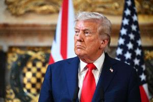 ترامب يلوّح بتوسيع الحرب: آلاف الجنود على طاولة الانتشار في الشرق الأوسط