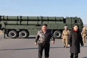 كيم جونج أون يختبر صواريخ 600 ملم بدقة مئة بالمئة