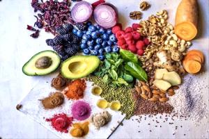 هبوط السكر المفاجئ: 6 أطعمة ترفعه فوراً وتحميك من المضاعفات