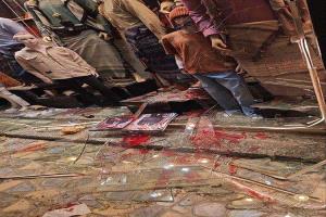 طفل يتسبب بحادث مأساوي في عدن وإصابة موظف بجروح خطيرة