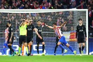 أتلتيكو مدريد يقترب من ربع نهائي الأبطال بسحق توتنهام 5-2