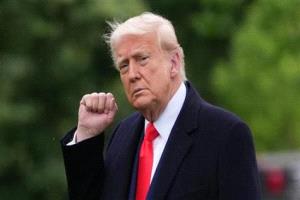 ترامب: إيران بلا دفاع جوي بعد أعنف ضربة أمريكية