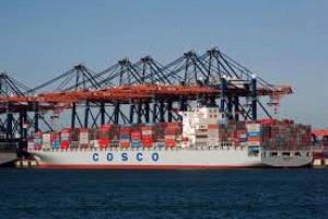 كوسكو الصينية تدعو السفن المتوجهة إلى الخليج للرسو في مياه آمنة