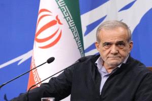 بيزشكيان يعتذر لدول الجوار العربية على الهجمات الإيرانية عليها