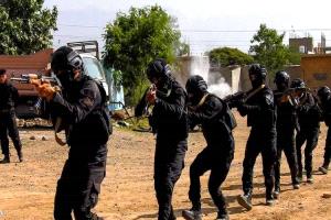 اليمن يحذر من تصعيد الحوثيين وتنسيقهم مع «جماعات إرهابية»
