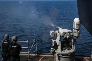 تصعيد بحري.. سنتكوم تعلن إغراق فرقاطة إيرانية في خليج عُمان