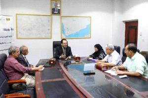 الكاف يترأس اجتماعاً لتنظيم نقل الوقود لمحطات الكهرباء في المحافظات المحررة