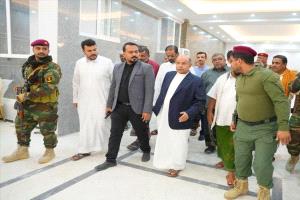 الخنبشي يتفقد ترميم القصر الجمهوري بالمكلا ويؤكد أهميته السيادية