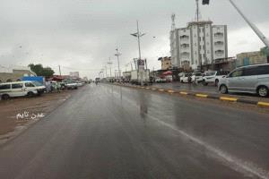 لحج تتنفس المطر… هطول متوسط ينعش الأجواء والأراضي الزراعية