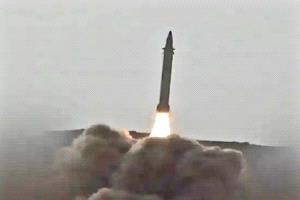 تقرير: "تصعيد خطير ومقلق".. ماذا يعني دخول الحوثيين في "حرب إيران"؟